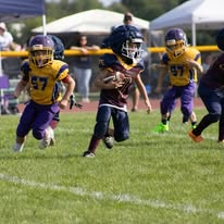 Titans ball carrier sprinting past defenders