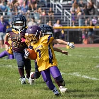 Titans ball carrier in yellow jersey breaking away from a tackle