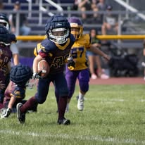 Titans ball carrier running with teammates blocking